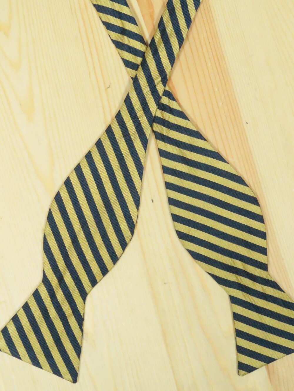 Brooks Brothers Repp Stripe Silk Bow Tie Mens Gold Navy Blue Twill